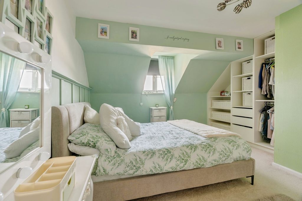 Property photo 3 of 17 Master Bedroom