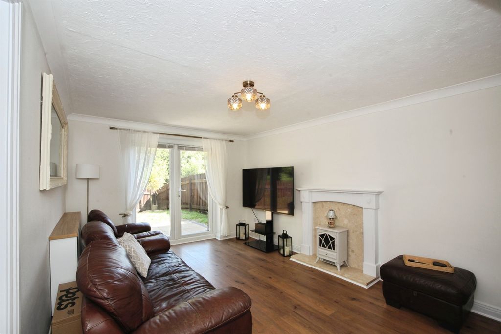 Property photo 2 of 23