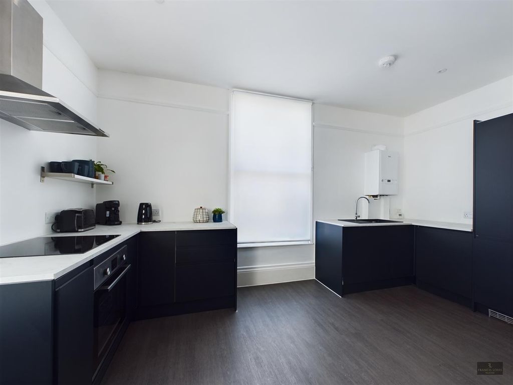 Property photo 3 of 11 Cam02887G0-Pr0137-Still006.Jpg