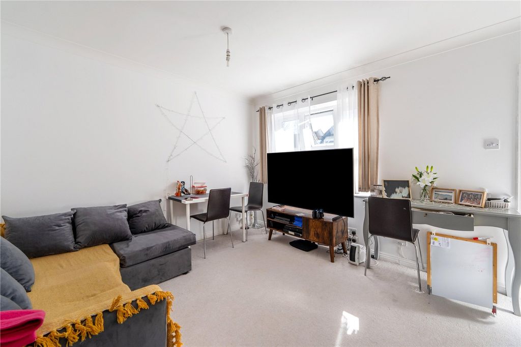 Property photo 3 of 5 Picture No. 11