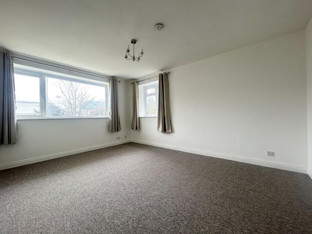 Property photo 2 of 6 Living Room (1).Jpeg