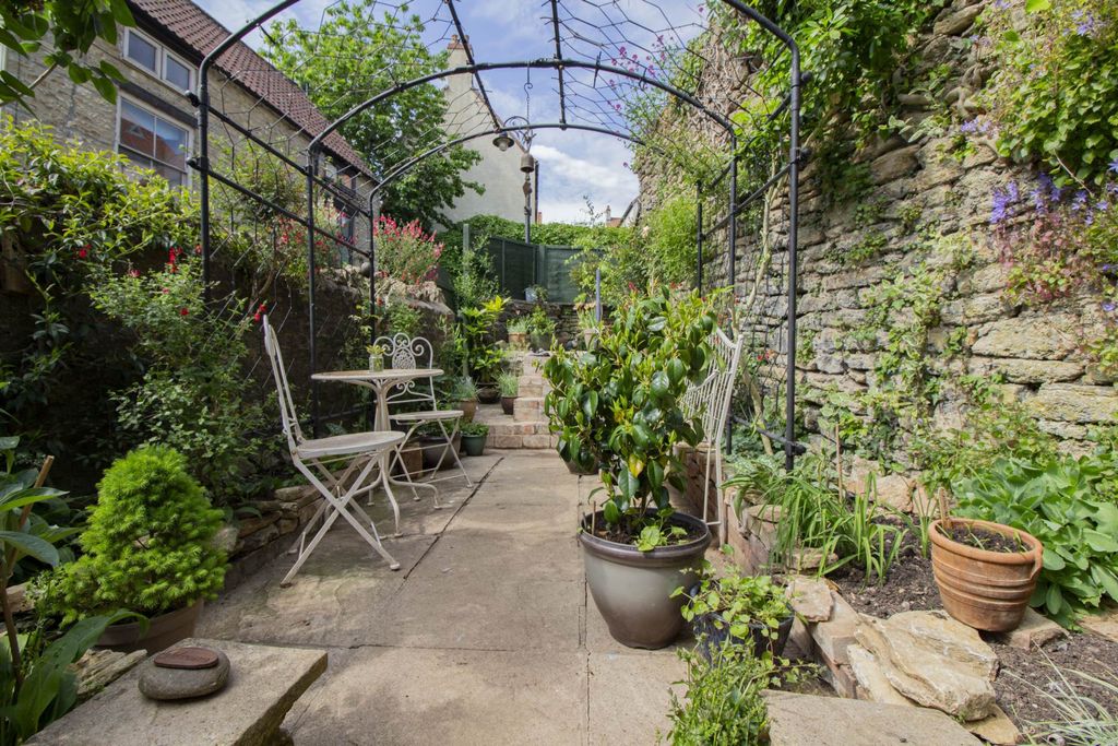 Property photo 2 of 19