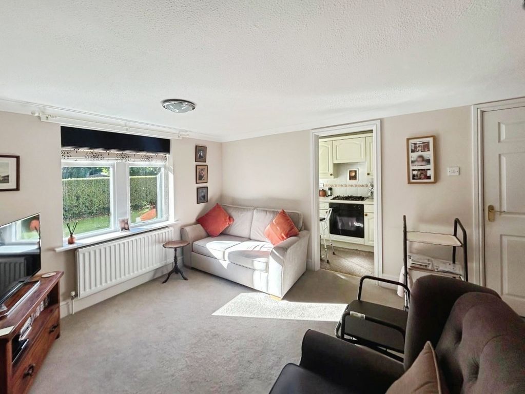 Property photo 3 of 12 Pbox-Living_Room-340730.Jpeg