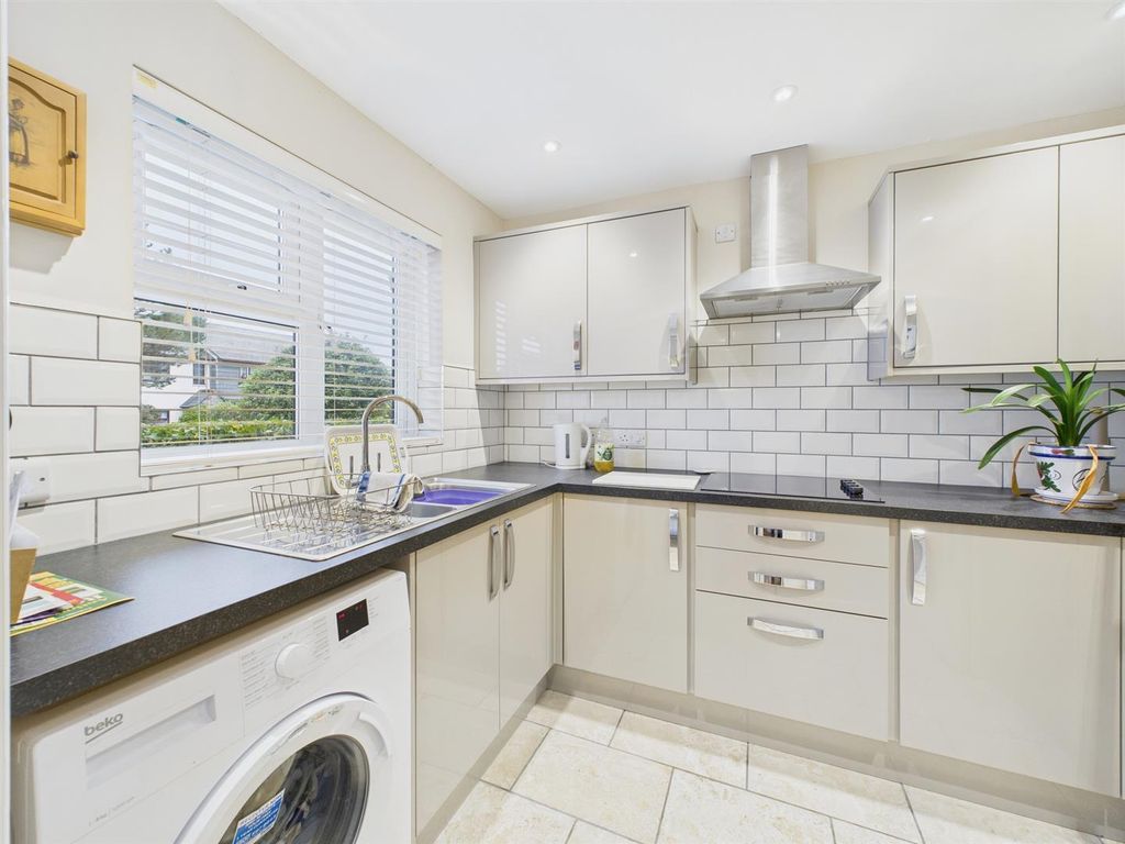 Property photo 3 of 14 Kitchen