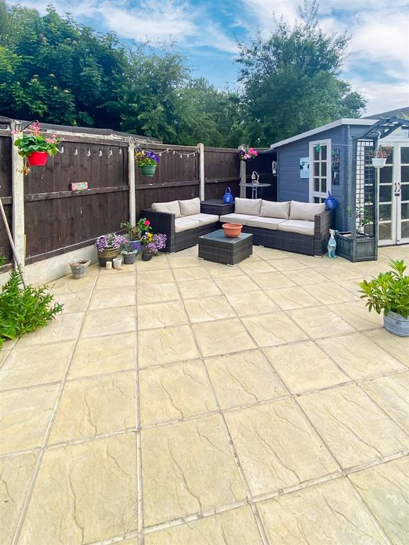 Property photo 2 of 27 Garden