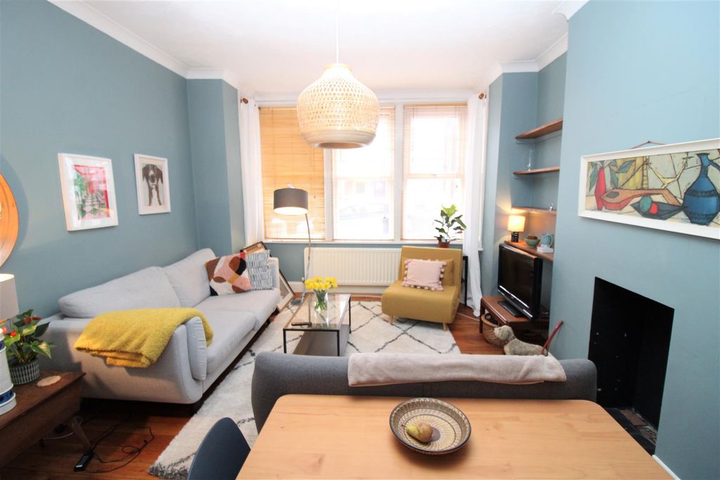 Property photo 3 of 10 Living Room