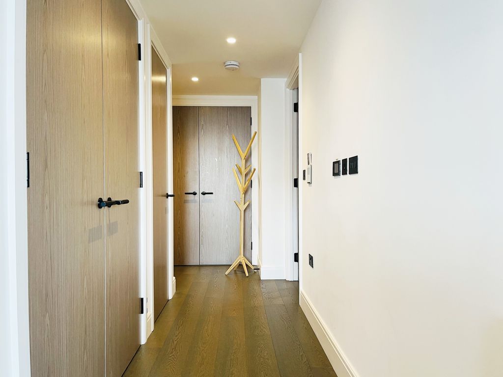 Property photo 3 of 16 Corridor