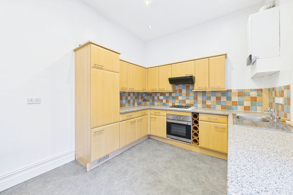 Property photo 2 of 9 Kitchen