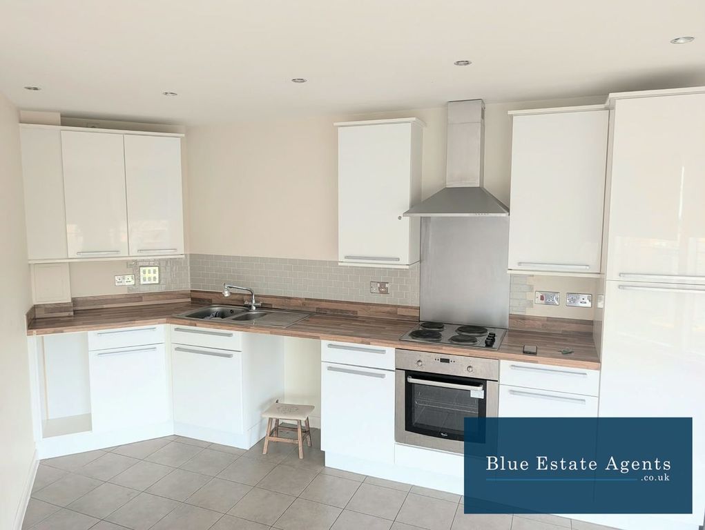 Property photo 1 of 8 Kitchen