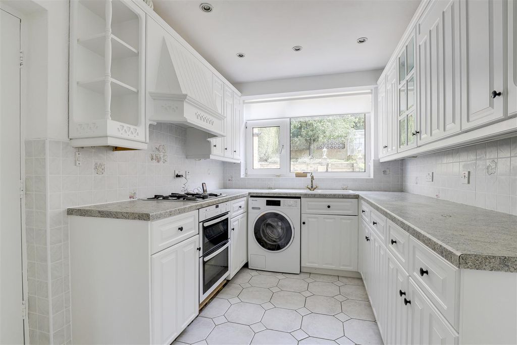 Property photo 3 of 17 9229.Jpg