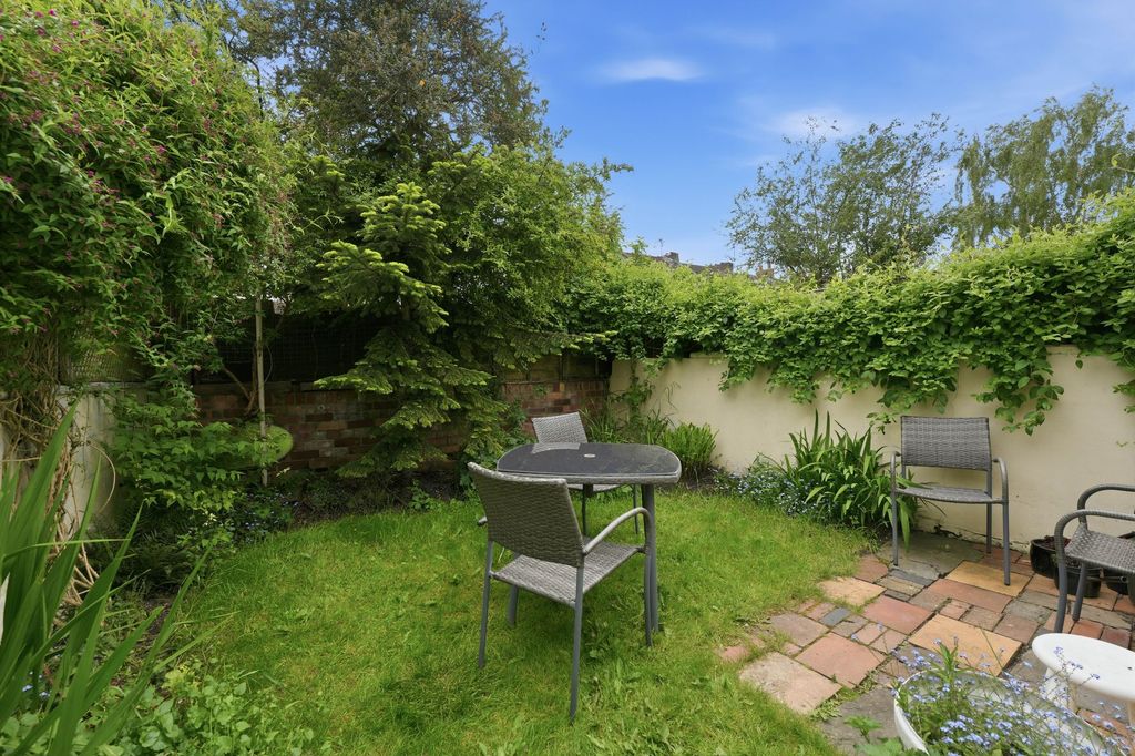 Property photo 2 of 24