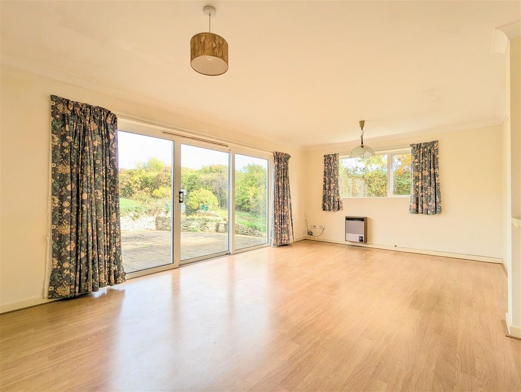 Property photo 3 of 14 Dining Room