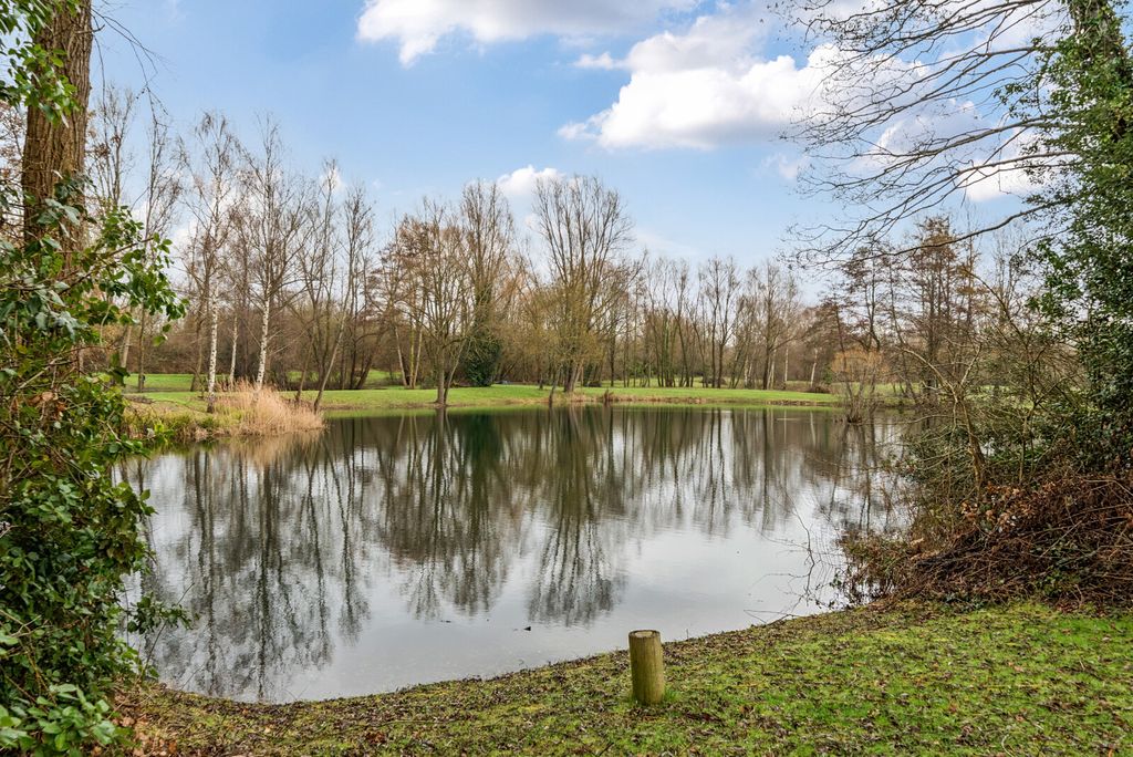 Property photo 2 of 17 1409190-8-698B1E0...