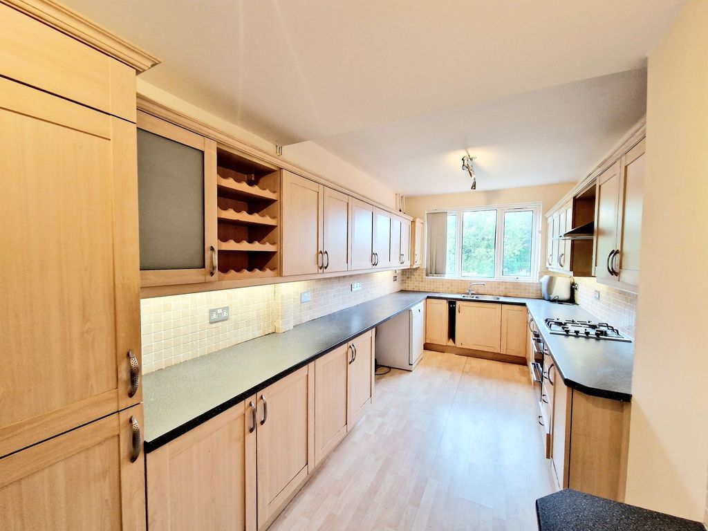 Property photo 3 of 30