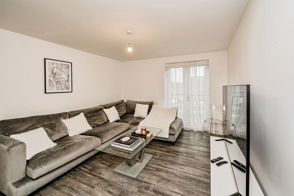 Property photo 3 of 10