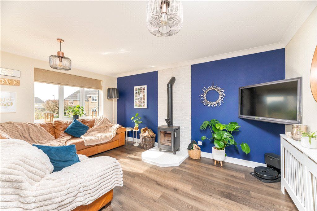 Property photo 3 of 27 Lounge