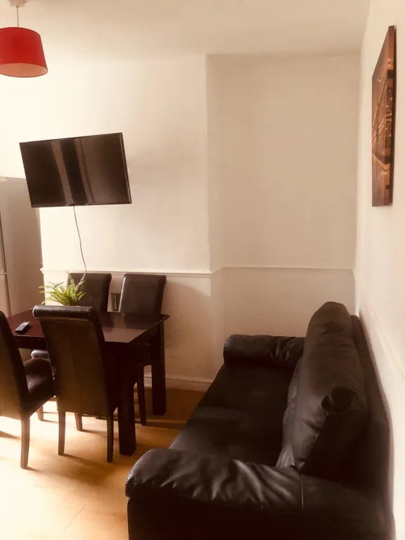 House in Nottingham, St Ann's - More