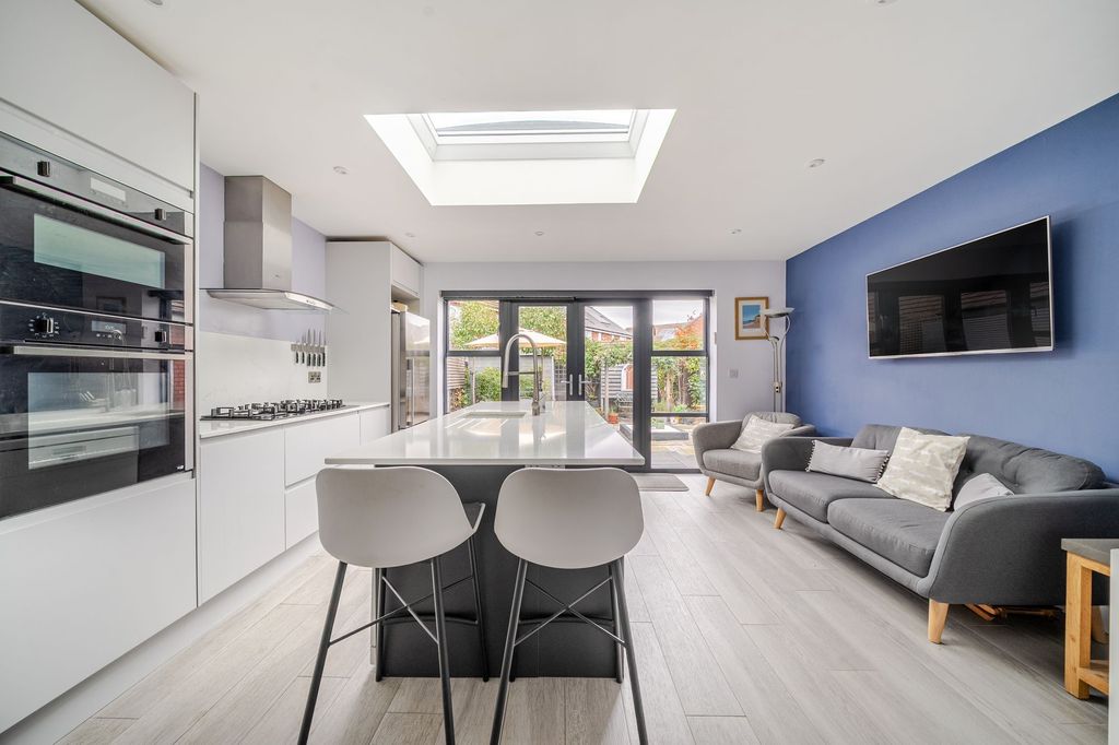 Property photo 2 of 18