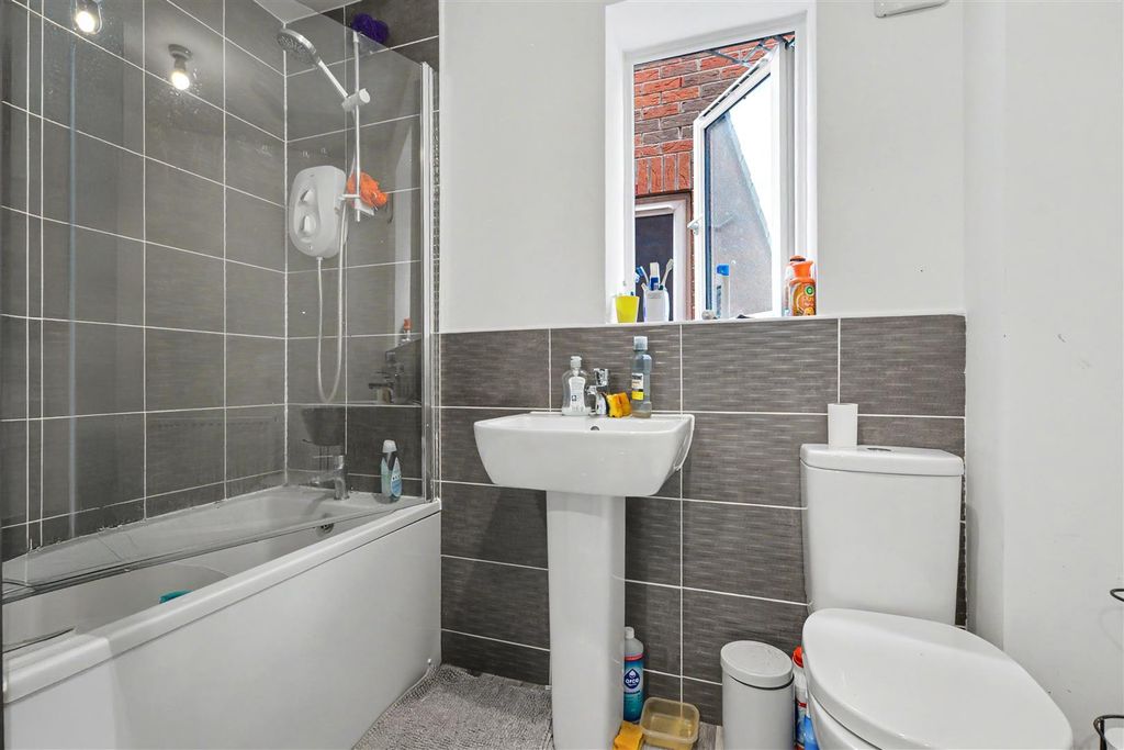 Property photo 3 of 13 Bathroom_2.Jpeg