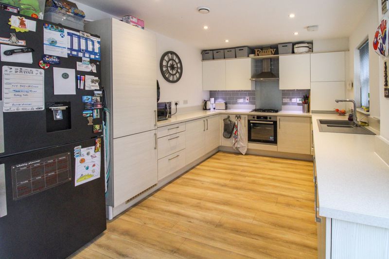 Property photo 2 of 10 Kitchen