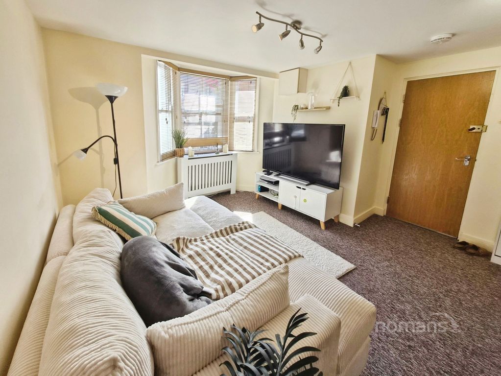 Property photo 3 of 16 Pbox-Img.Jpg