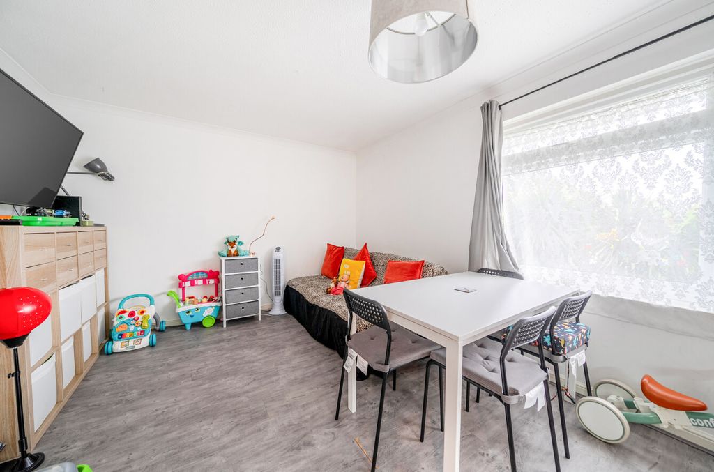 Property photo 3 of 13 1395752-1-69663Ba...