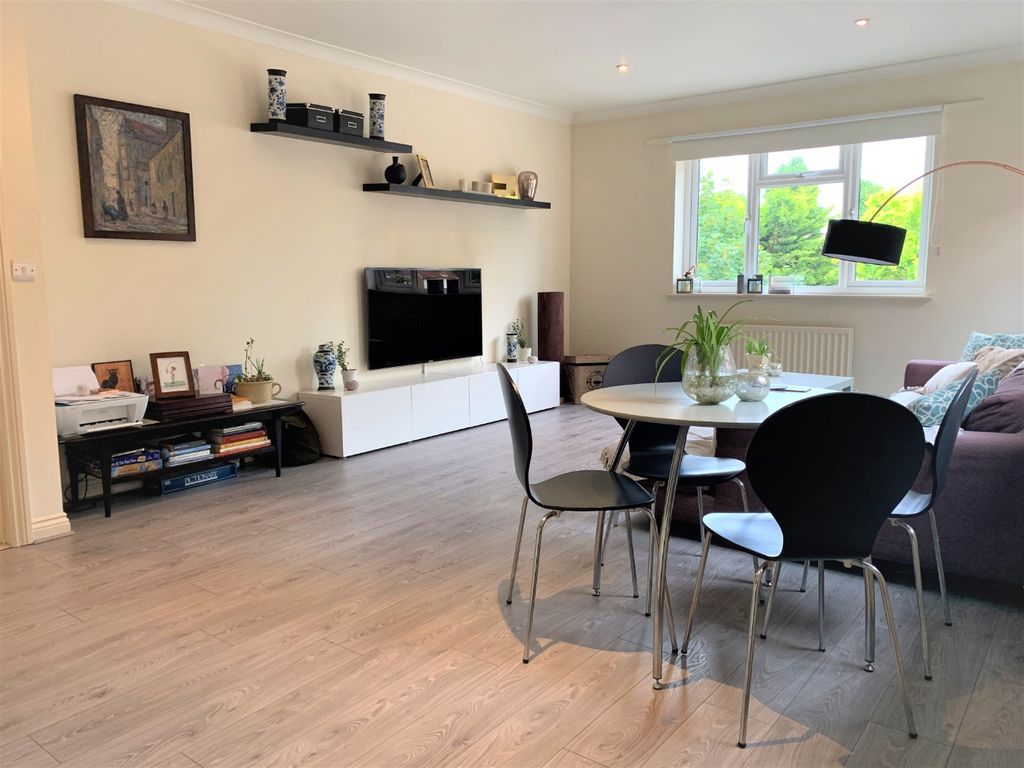 Property photo 1 of 6 671910