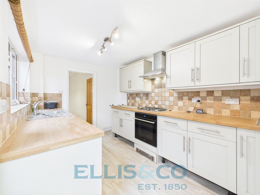 Property photo 2 of 10 Picture No. 13