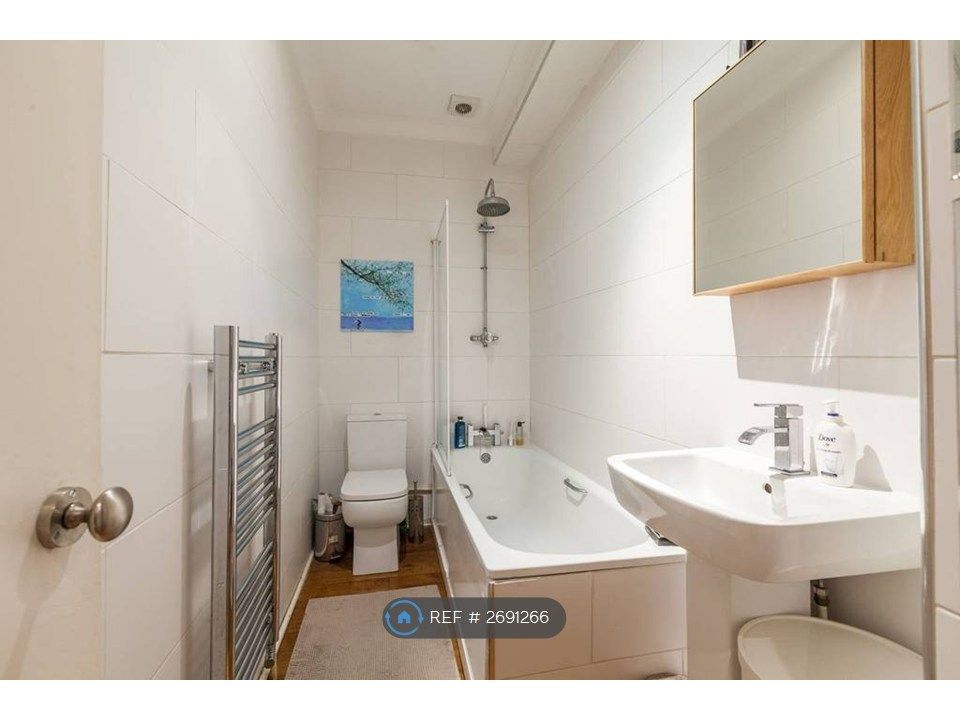 Property photo 2 of 9 Bathroom