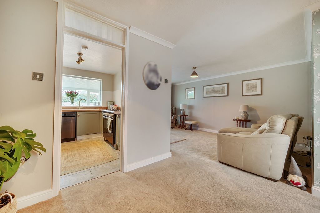 Property photo 3 of 11 1402824-6-6977808c30Dfb