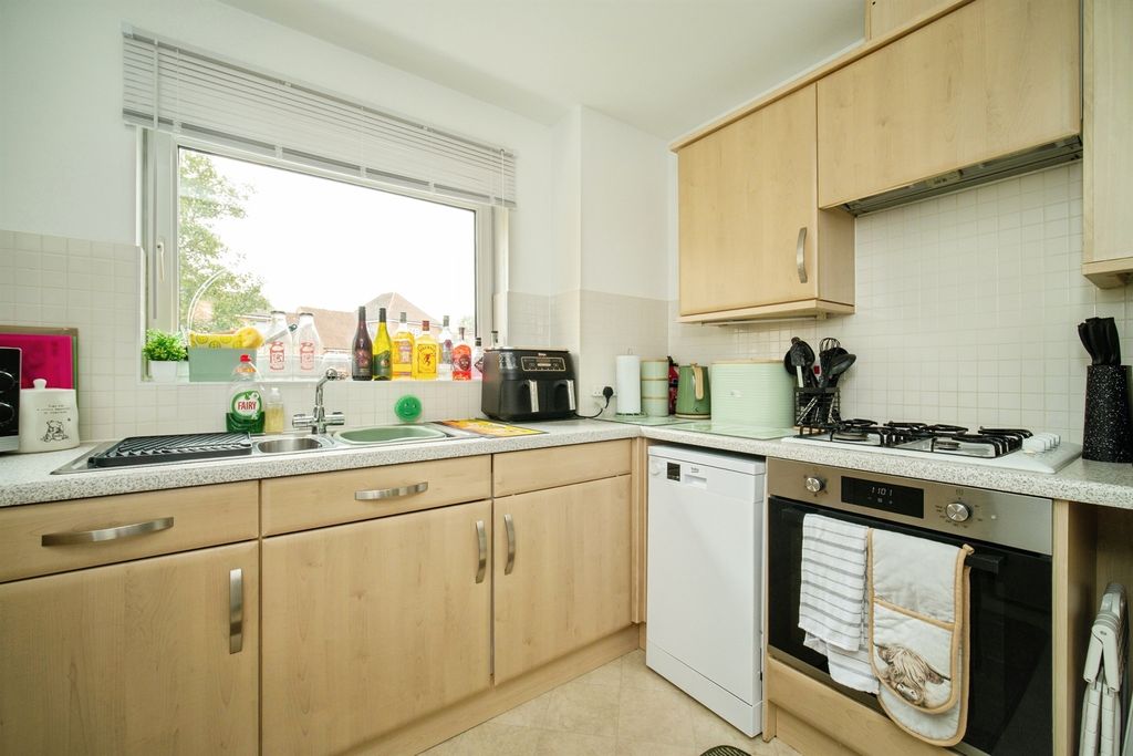 Property photo 3 of 11