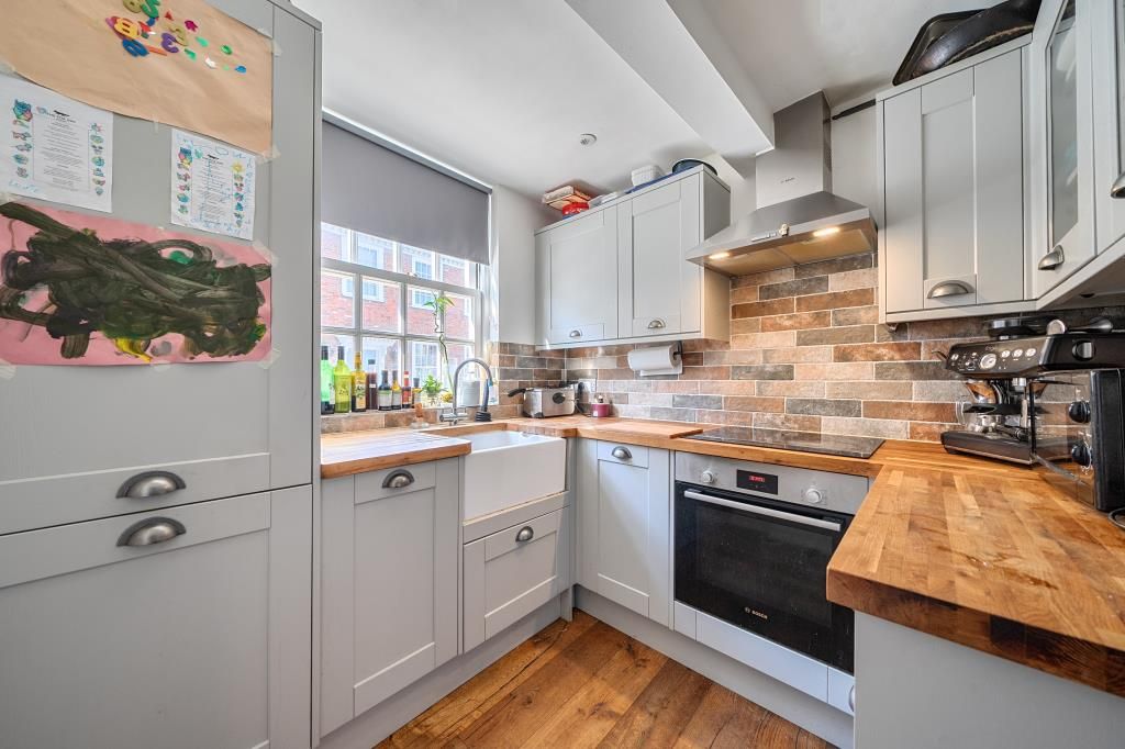 Property photo 2 of 11 Kitchen