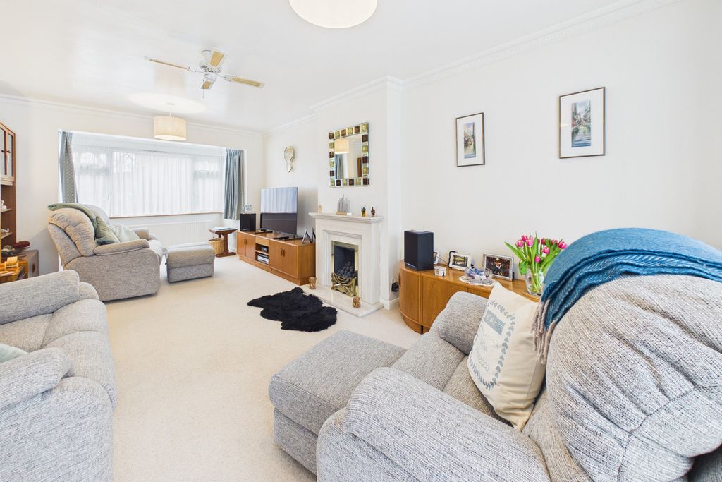 Property photo 2 of 24