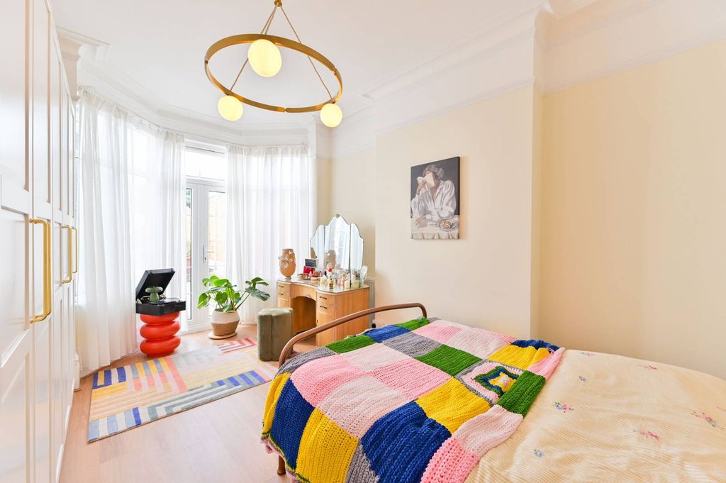 Property photo 2 of 23