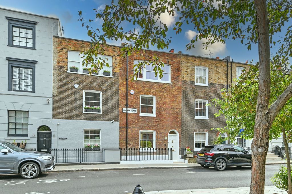 Property photo 1 of 33 Chelsea Green Nearby