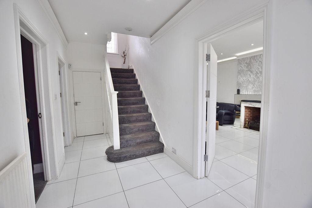 Property photo 2 of 26 Hallway