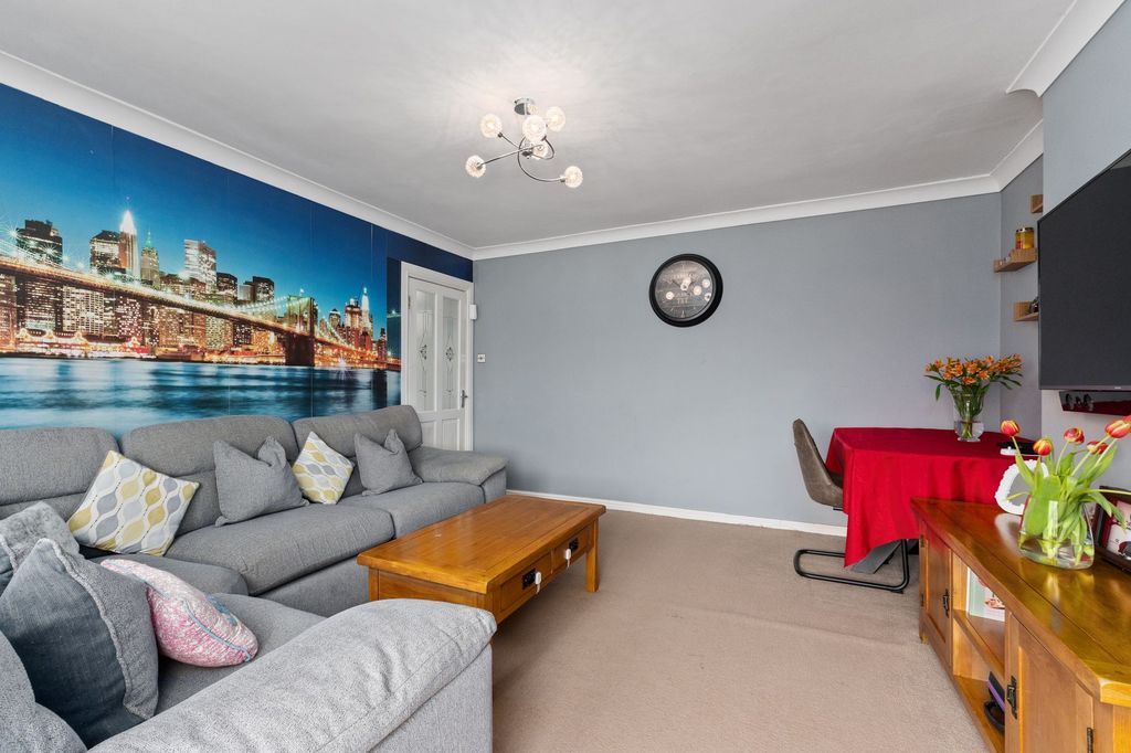 Property photo 3 of 23