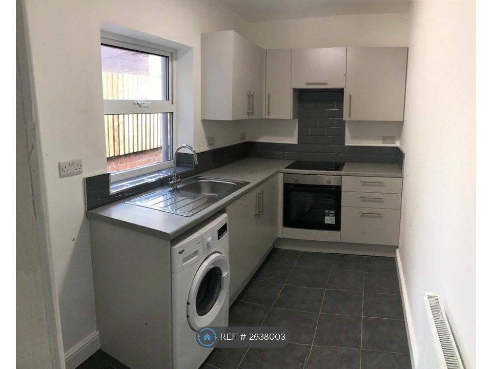 Property photo 2 of 10 Newly Refurbished Kitchen