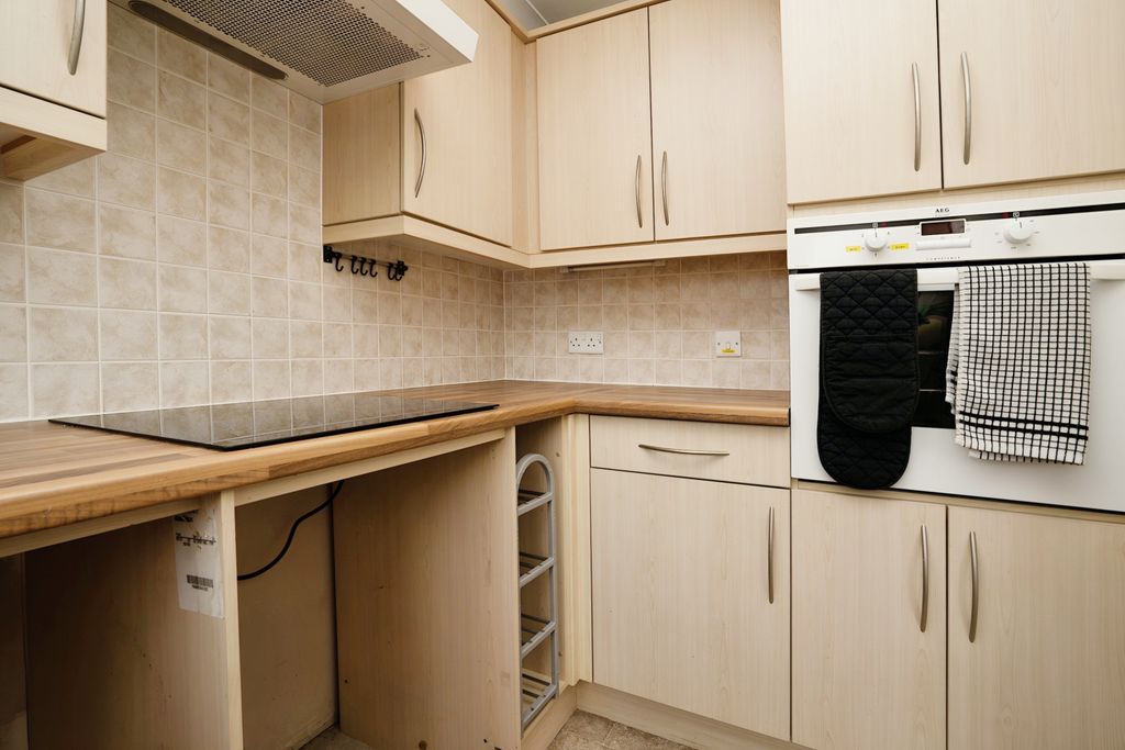 Property photo 2 of 17 Kitchen