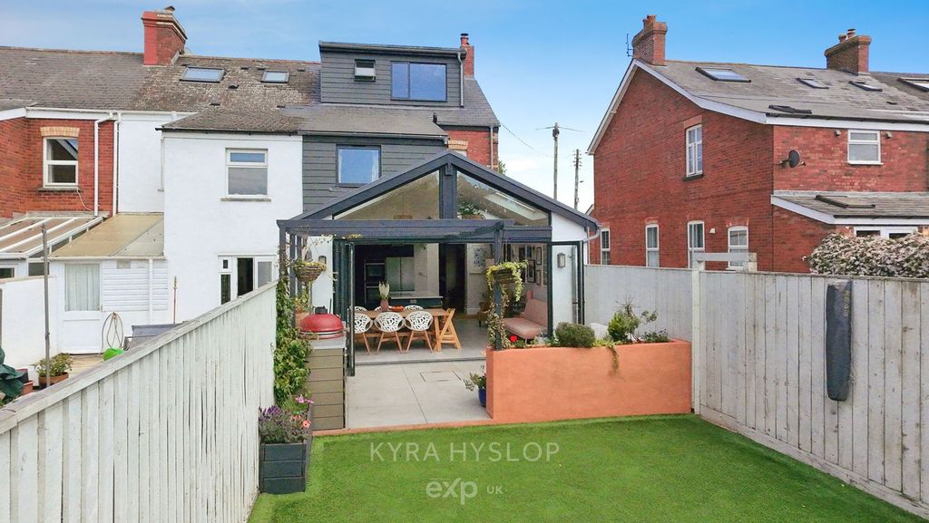 Property photo 2 of 28