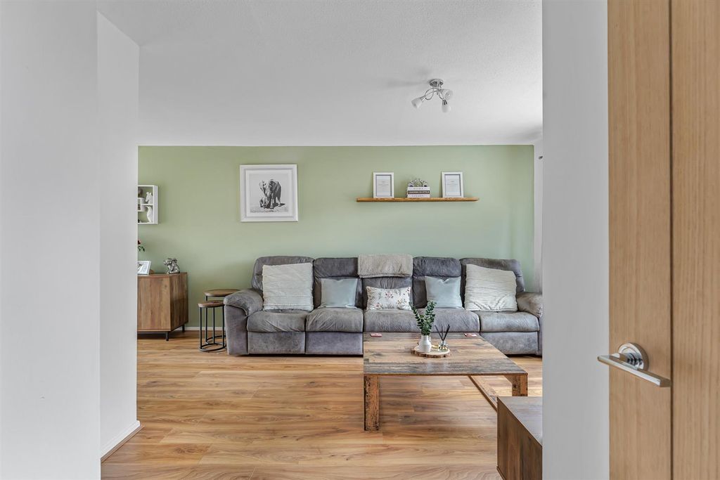 Property photo 2 of 10 4 Maplewell-11.Jpg