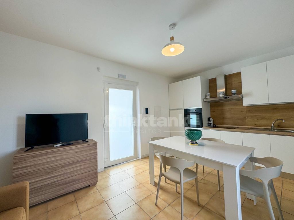 Property photo 1 of 32