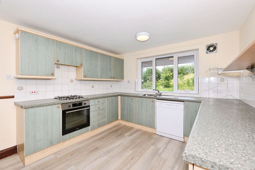 Property photo 3 of 12 Kitchen/Diner