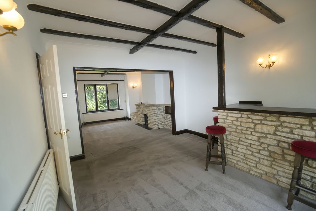 Property photo 2 of 24 Through Lounge