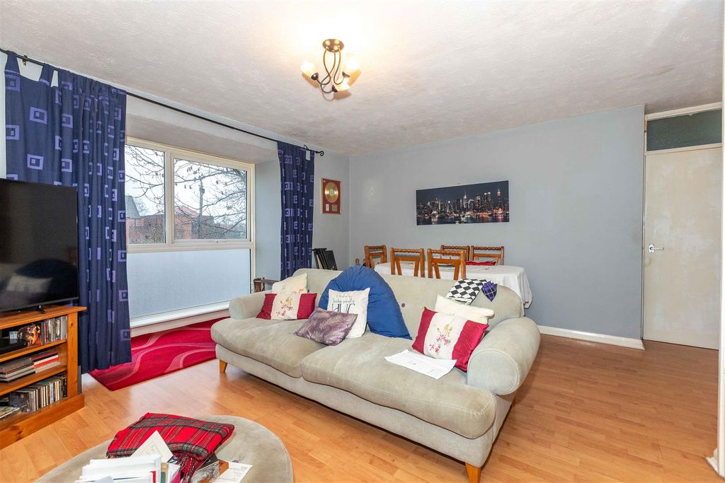 Property photo 2 of 7 Laurier Court-8.Jpg