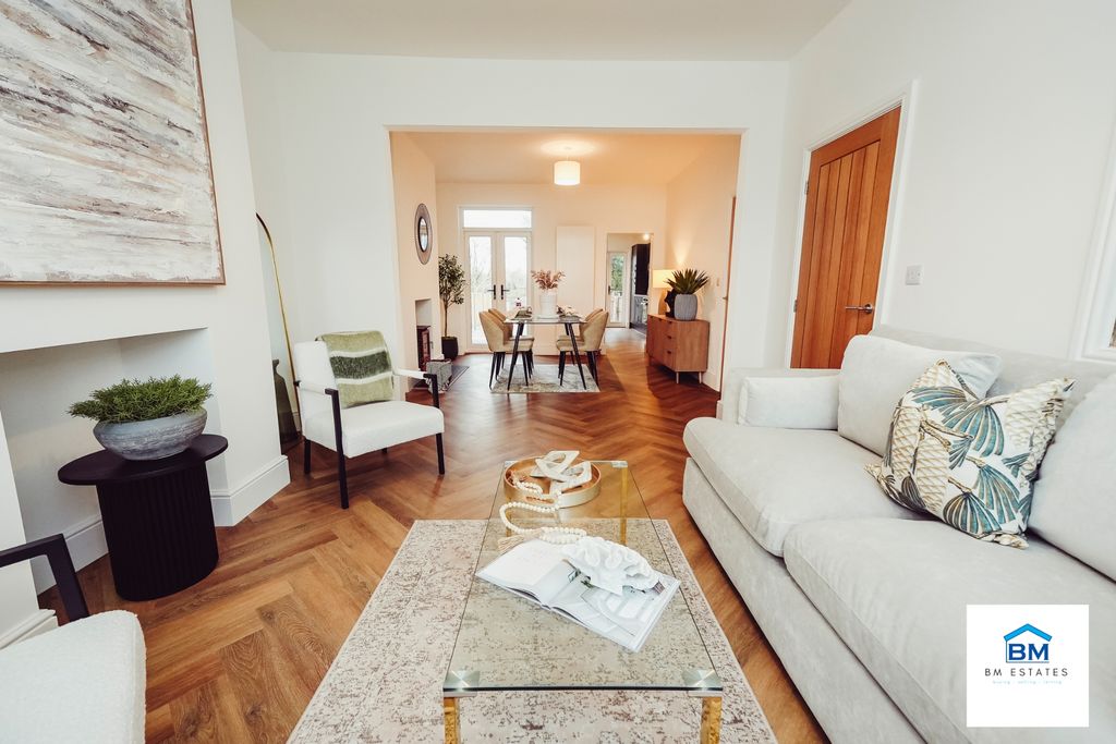 Property photo 3 of 12 Photo 4