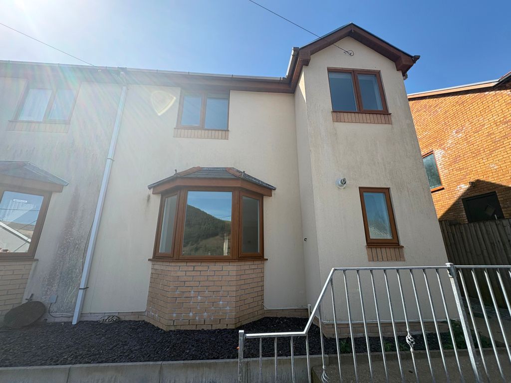 Property photo 3 of 28