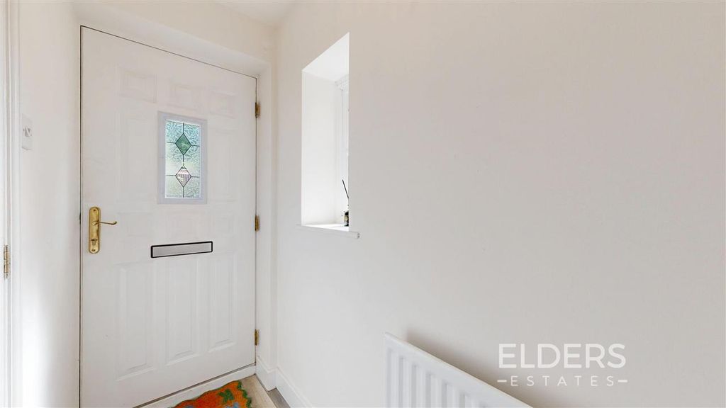 Property photo 3 of 16 Entrance Hall