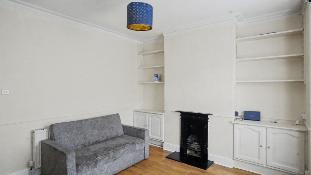 Property photo 3 of 9 4 Darwin Road, Ealing, London W5 4Bd