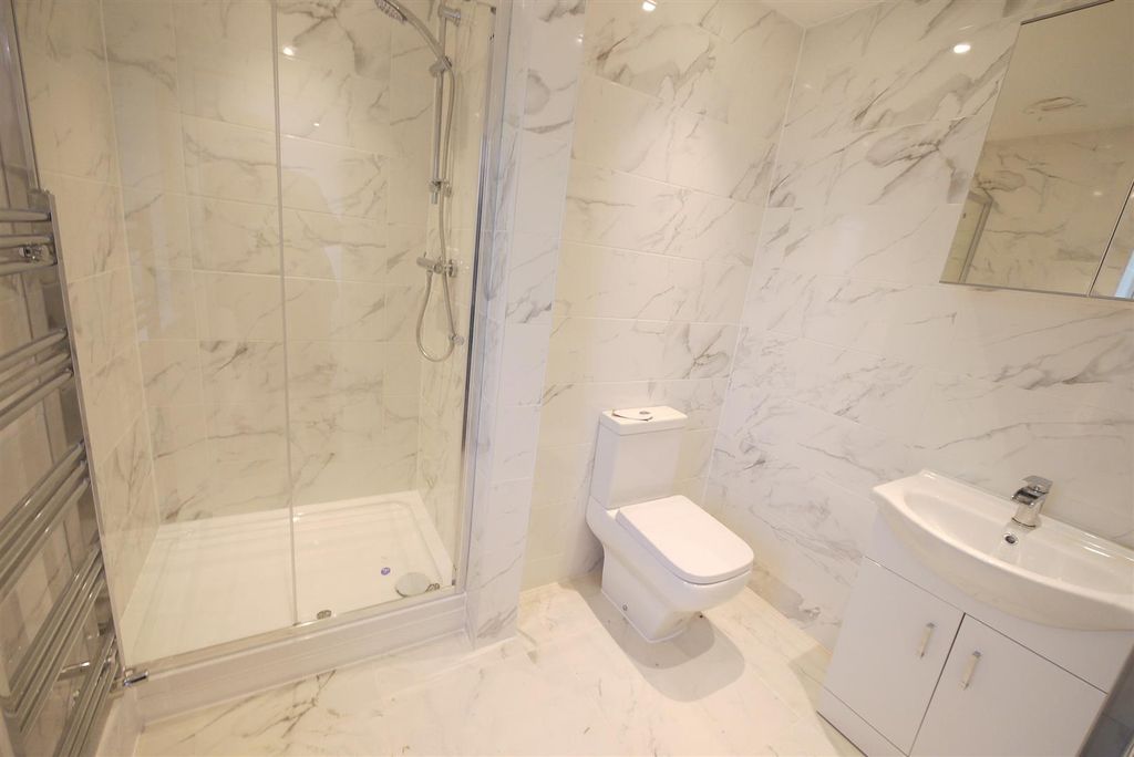 Property photo 3 of 10 En-Suite